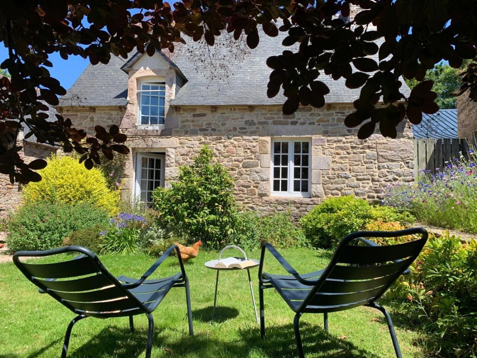 La Ville Es Renais - Ferme Et Maison D'Hotes Insolite Erquy Exterior photo